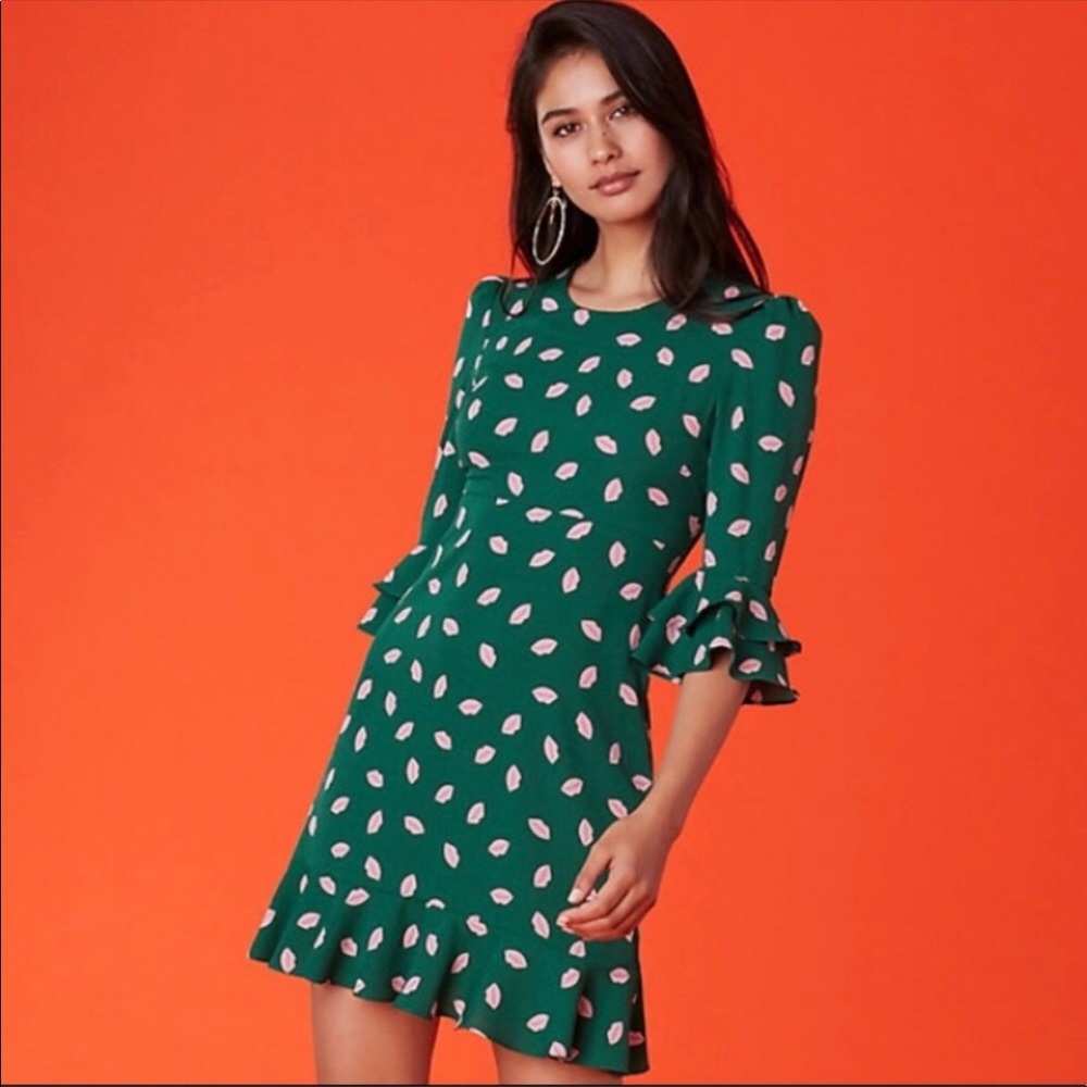 DVF West Green Lip Print Dress 💋 Ruffle Hem | Size XS / 0 Petite | Flirty Girl